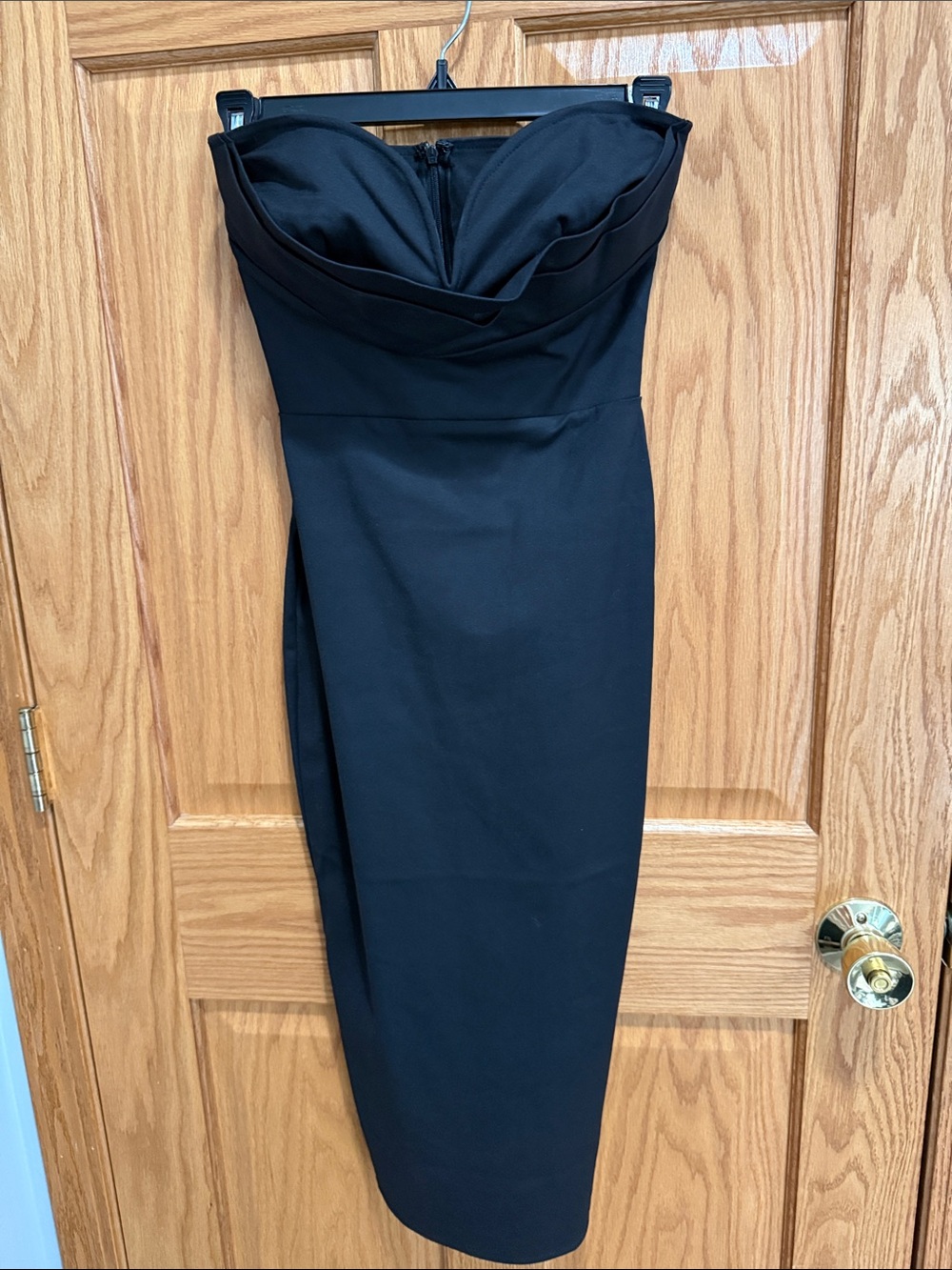 Classic Strapless Black Midi Dress with Sweetheart Neckline